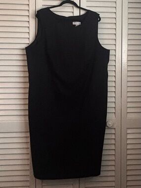Alyn Paige Black Sleeveless Midi Sheath Dress